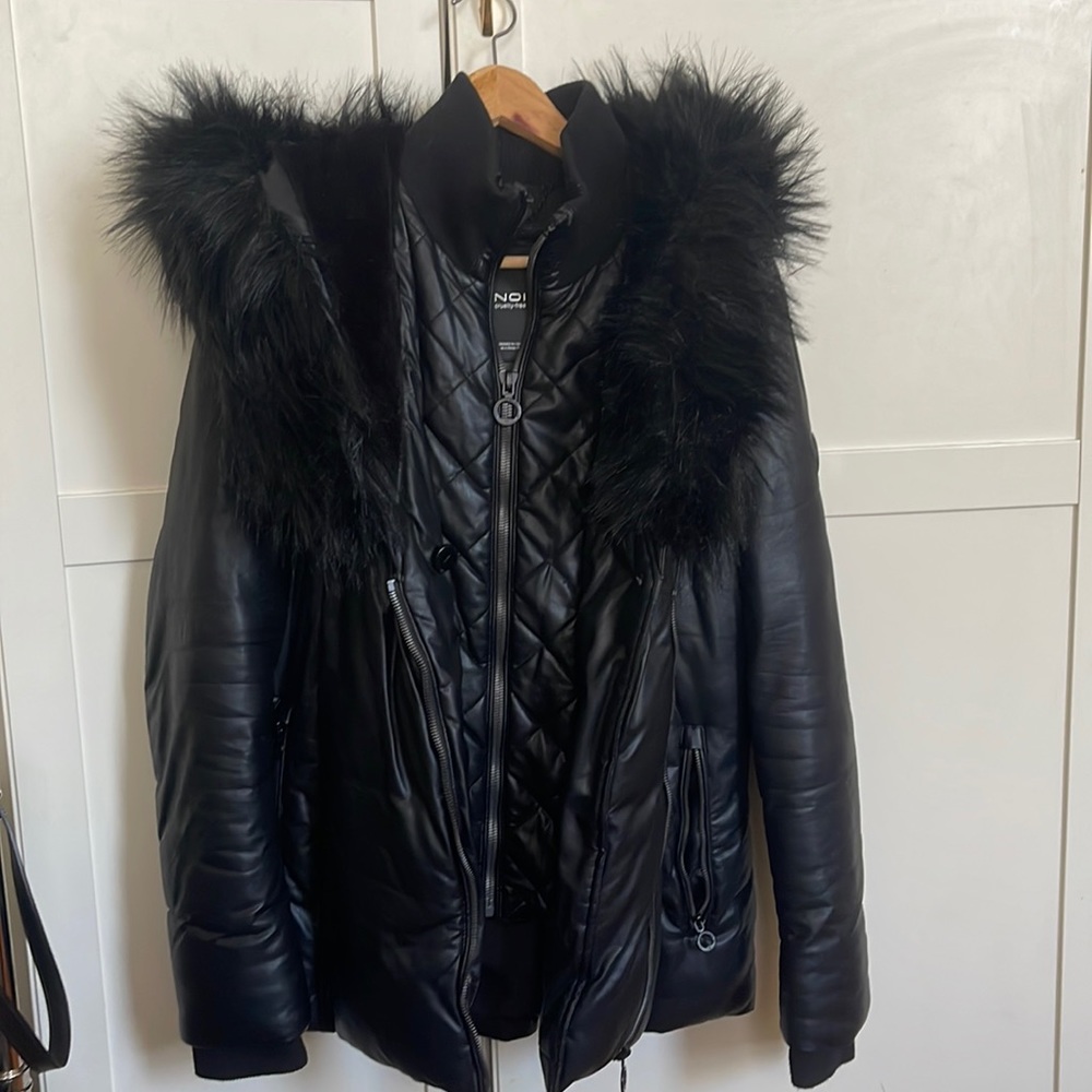 Vegan coat in Black This puffer will shield you from conditions up to -30°C